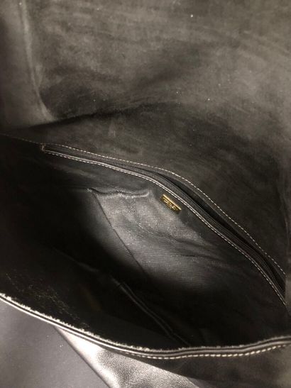 LANCEL :
Black leather shoulder bag with...