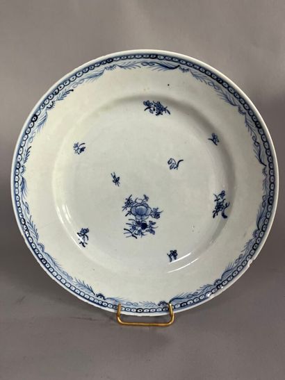 CHINE XIXe - Vers 1900 :
CINQ ASSIETTES en...