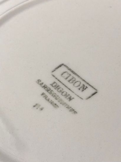 SARREGUEMINES: 
- Earthenware service set,...