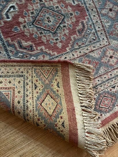 LONG Persian carpet.
81 x 324 cm.
As is.
By...