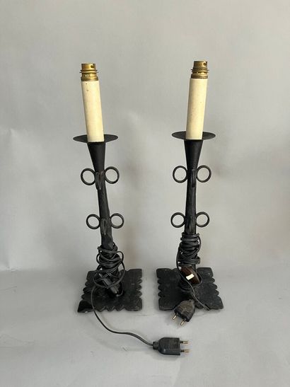 Pair of modern lamps in black lacquered metal
Decorated...