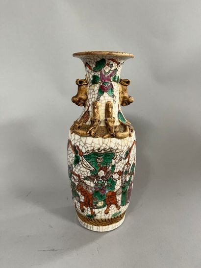 CHINE - Vers 1890-1910 :
VASE NANKIN de forme...