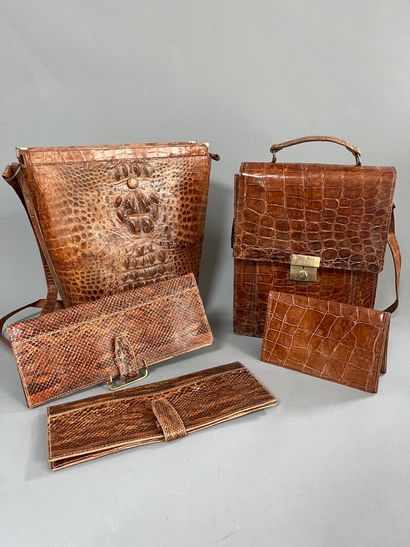 LOT of leather bags including :
- a satchel...