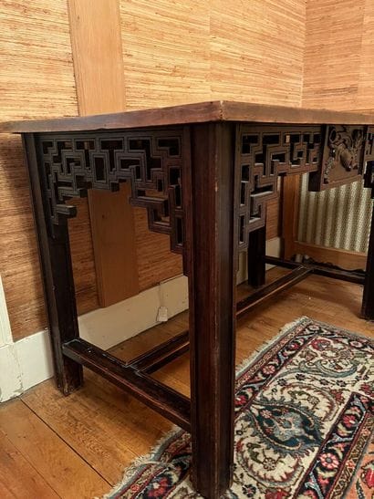 In the taste of China:
Writing table with...