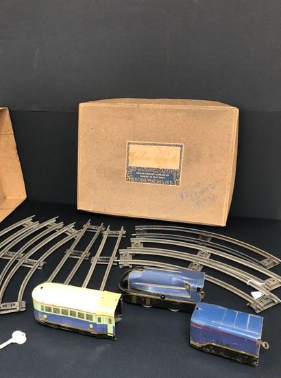 HORNBY :
Locomotive P.L.M. et un wagon voyageur...