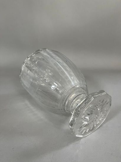 Baluster-shaped cut-crystal vase. 
Chips...