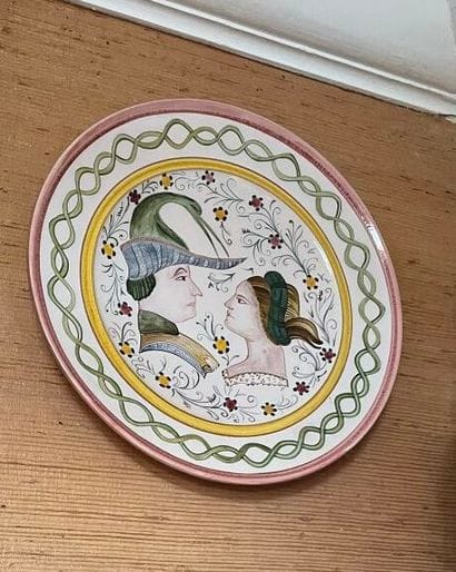 ITALY (?) :
Earthenware dish decorated with...