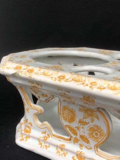 MOUSTIERS :
An openwork earthenware oil stand...