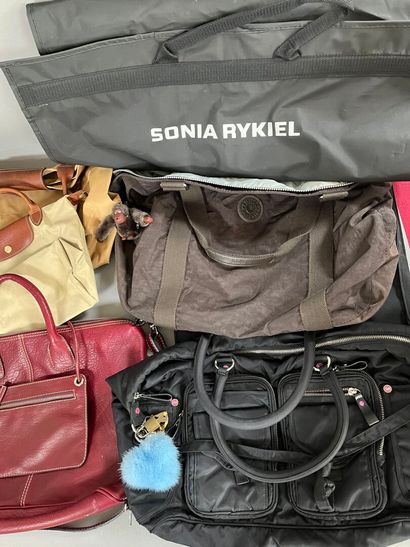 IMPORTANT LOT of handbags and travel bags...