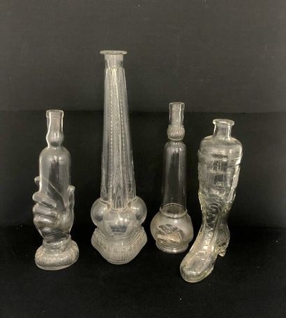 LOT de 4 carafes publicitaires en verre représentant...