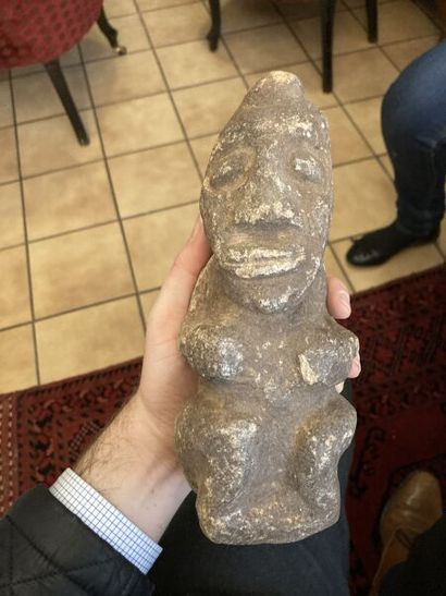 STATUETTE en pierre Kissi 
H : 25 cm.