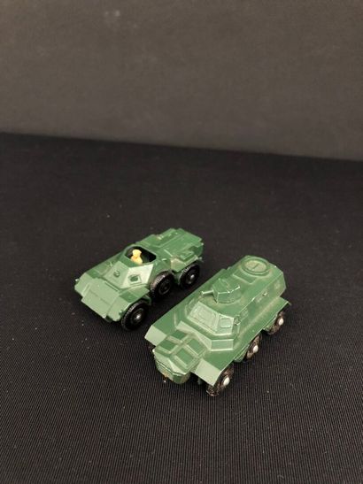 MATCHBOX/LESNEY :
LOT de deux véhicules militaires...