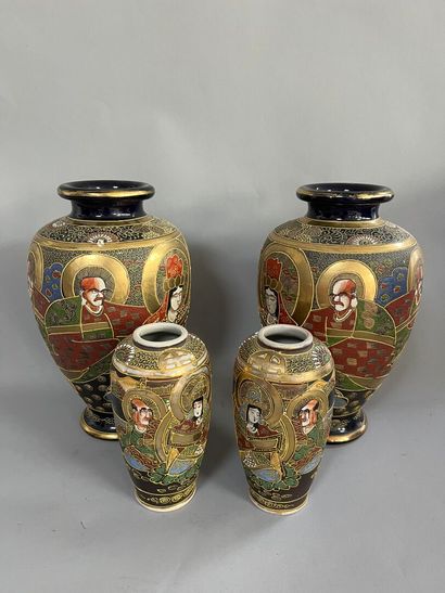 JAPON - MODERNE :
PAIRE DE VASES en porcelaine...