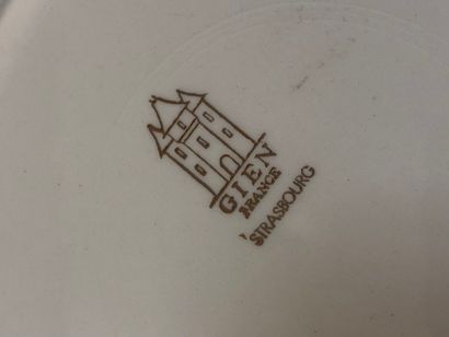 GIEN :
Round porcelain dish decorated with...