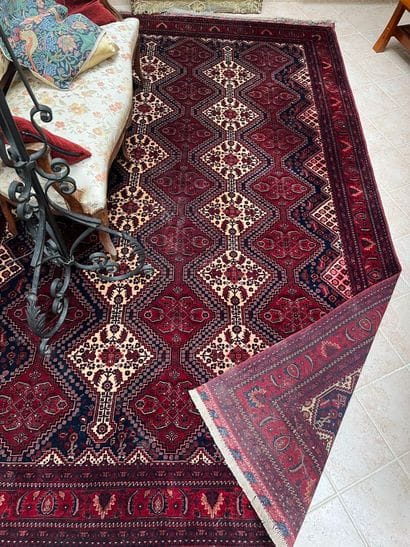 IRAN :
Persian rug with geometric decoration....