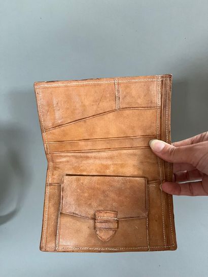 LOT of leather bags including :
- a satchel...