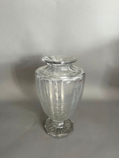 Baluster-shaped cut-crystal vase. 
Chips...