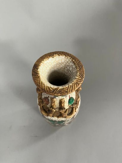 CHINE - Vers 1890-1910 :
VASE NANKIN de forme...