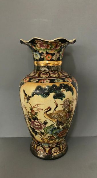 SATSUMA, 
Grand vase et brûle parfum. 
H....