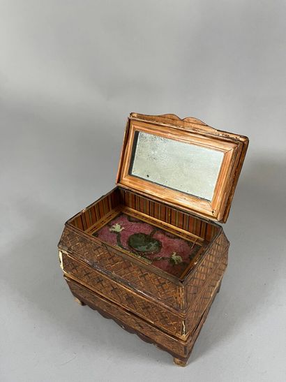 SMALL JEWELRY CASE in straw marquetry. With...
