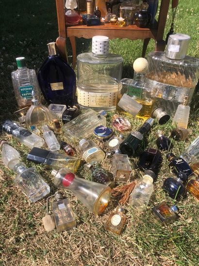 IMPORTANT LOT de flacons de parfum, miniatures,...