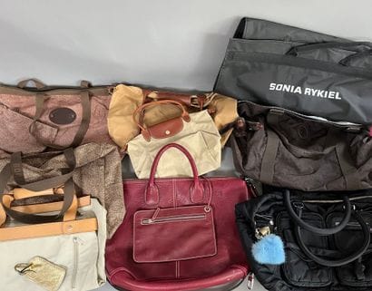 IMPORTANT LOT of handbags and travel bags...