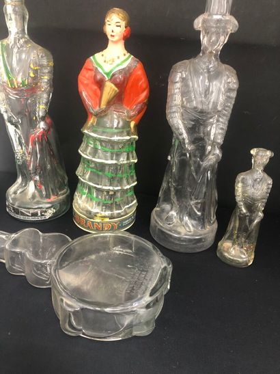 LOT de 5 carafes publicitaires sur le thème...