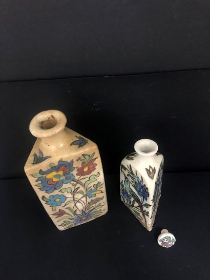 IRAN :
LOT de deux flacons en faïence de...