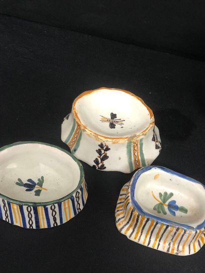 NEVERS :
Important earthenware lot:
- Two...