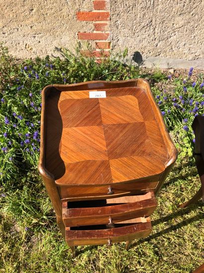 TABLE DE MILIEU en acajou et placage d'acajou,...