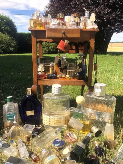 IMPORTANT LOT de flacons de parfum, miniatures,...