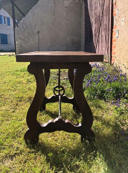 TABLE en bois naturel, dans le goût Espagnol...