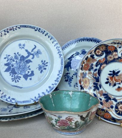 CHINE XIXe - Vers 1900 :
CINQ ASSIETTES en...