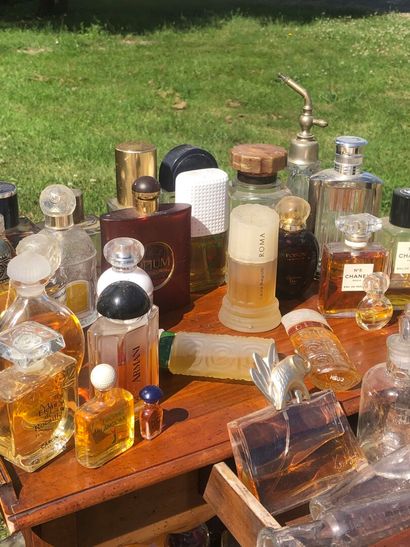 IMPORTANT LOT de flacons de parfum, miniatures,...