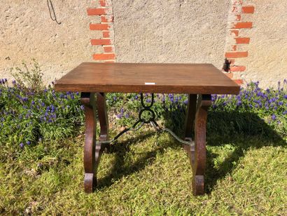 TABLE en bois naturel, dans le goût Espagnol...