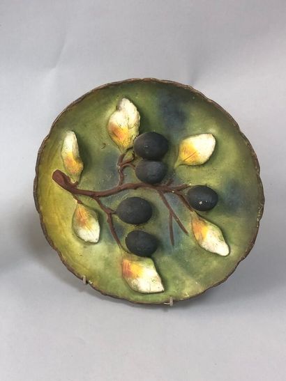 LOT of two plates with fruit decorations...