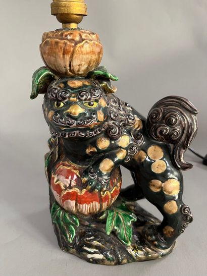 CHINE, XXe siècle.
Pied de lampe en céramique...