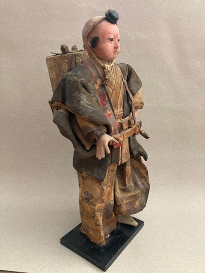 JAPON - XIXe siècle :
Poupée représentant...