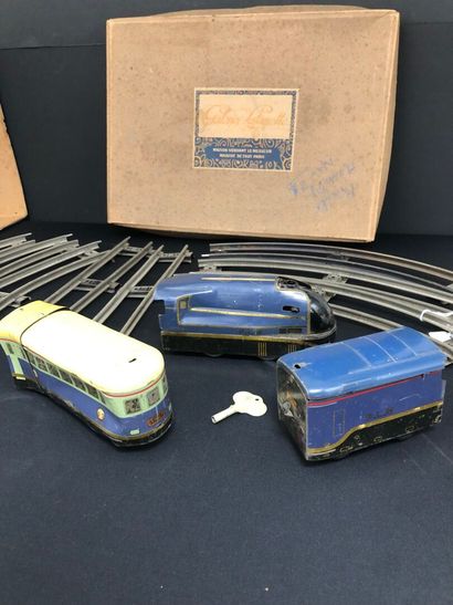 HORNBY :
Locomotive P.L.M. et un wagon voyageur...