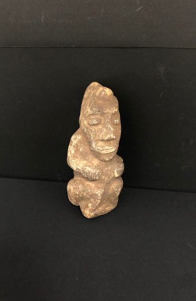 STATUETTE en pierre Kissi 
H : 25 cm.