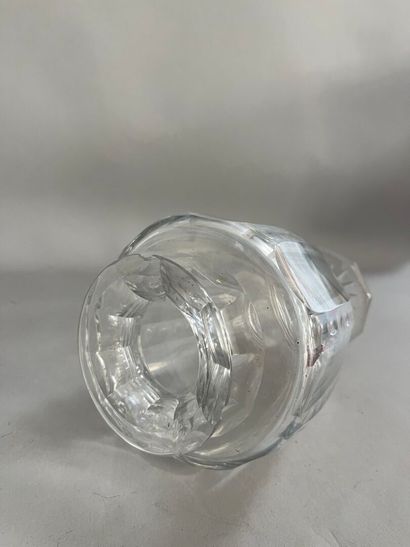 Baluster-shaped cut-crystal vase. 
Chips...