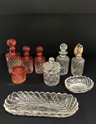 LOT comprenant :
BACCARAT, partie de garniture...