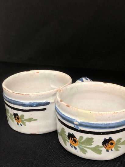 NEVERS :
Important earthenware lot:
- Two...