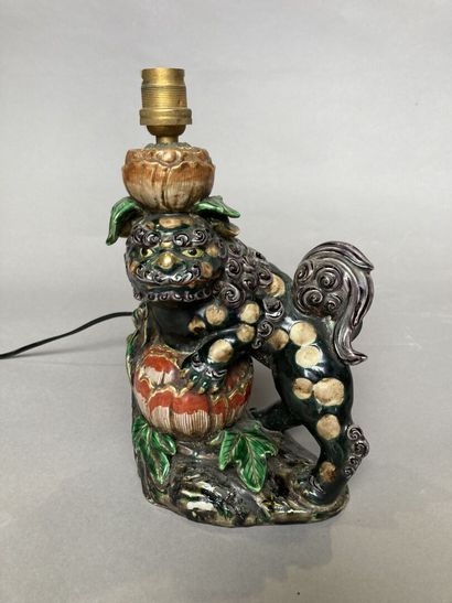 CHINE, XXe siècle.
Pied de lampe en céramique...