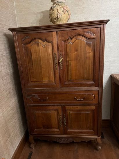 ARMOIRE opening with four leaves and a drawer....
