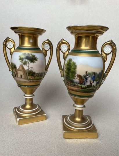 Manufacture de PARIS : 
PAIR OF PORCELAIN...