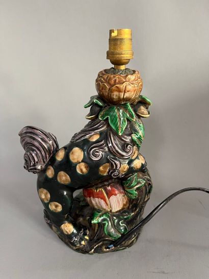 CHINE, XXe siècle.
Pied de lampe en céramique...