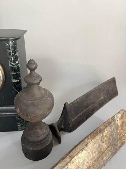 Marble marquetry PENDULE. 
19th century....