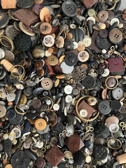 IMPORTANT LOT of buttons, buckles, fasteners...