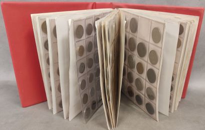 World - A binder of small coins - Various...